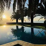 Villa Dos Y Amplia Piscina! *