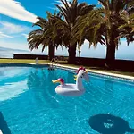 Dos Y Amplia Piscina! *