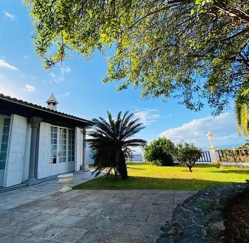 Dos Y Amplia Piscina! *