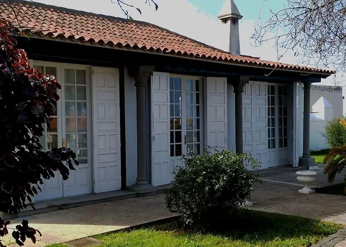 Dos Y Amplia Piscina! *