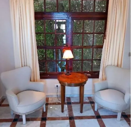 Dos Y Amplia Piscina! *